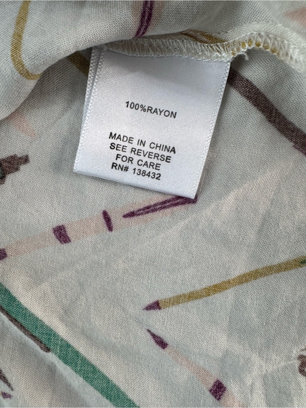 ModCloth Women’s White Chevron Button-Up Shirt Multicolor Accents Size M Rayon - Picture 5 of 7